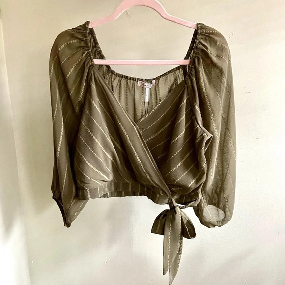NWT BCBG Generation tie front peasant crop top. Size M - Picture 1 of 10